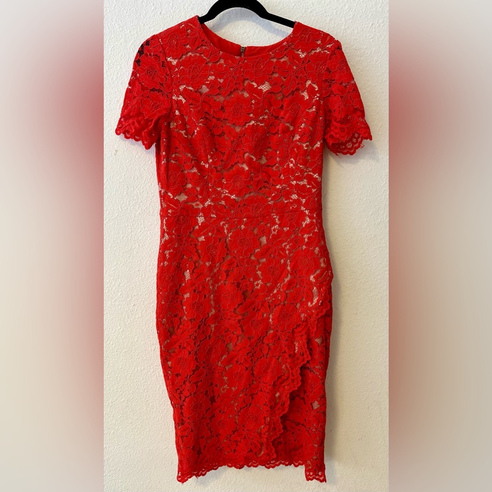 VINCE CAMUTO RED/NUDE LACE DRESS SIZE 8